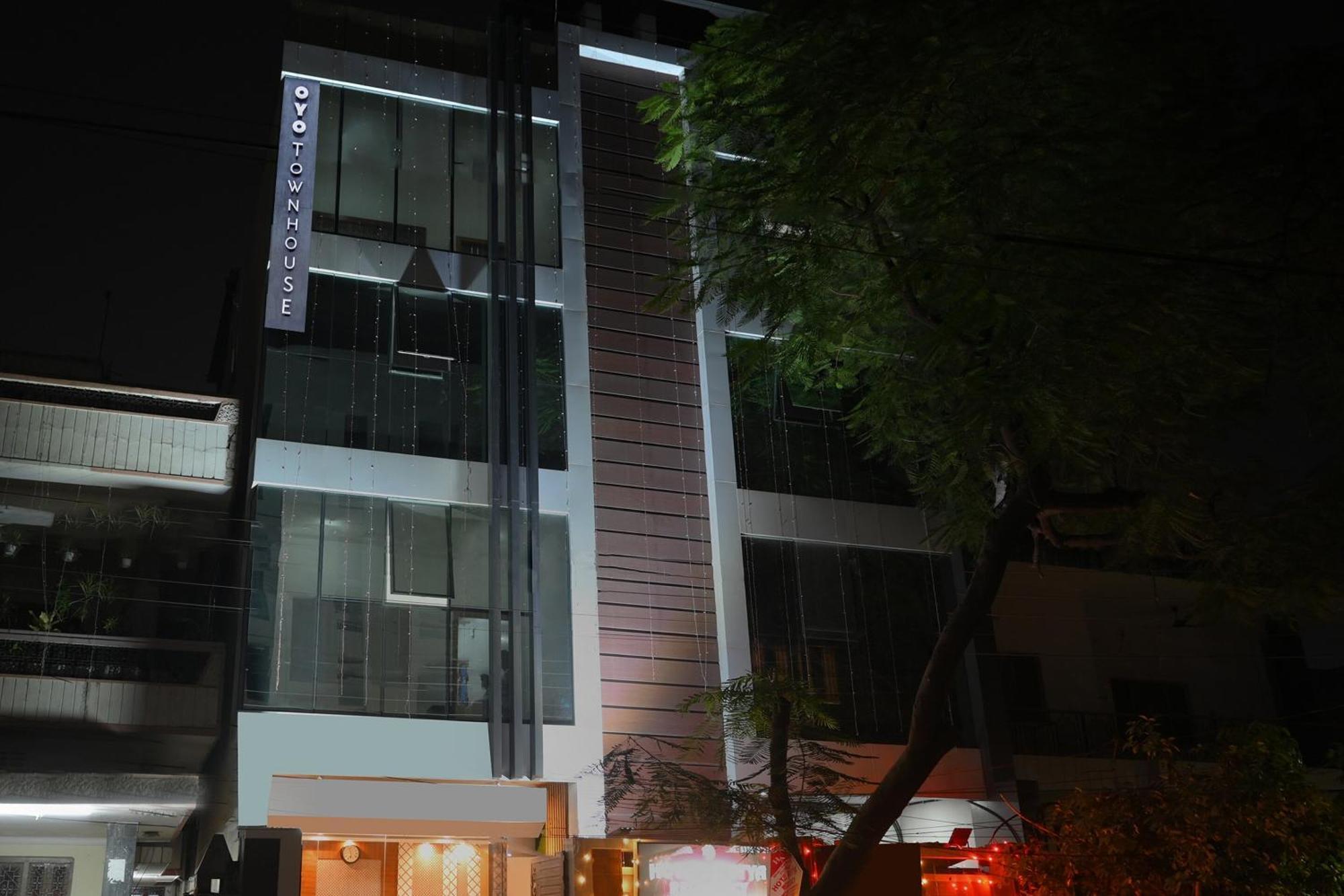 Townhouse Oak Hotel Ar Ganges Premium Varanasi Exterior foto